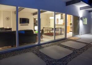 House, 3 Bedrooms | Balcony