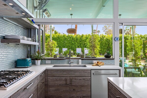 Casa, varias camas (West Elm House 1 - The Alexander) | Cocina privada