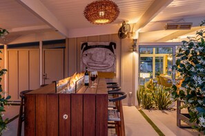 Casa, varias camas (West Elm House 1 - The Alexander) | Restaurantes