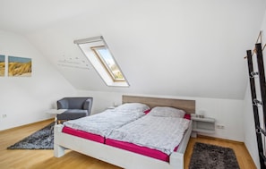 2 Schlafzimmer, Reisekinderbett, kostenloses WLAN, Bettwäsche