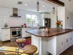 House, Multiple Beds (Boho Rhapsody) | Private kitchen | Fridge, microwave, stovetop, dishwasher