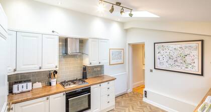 The Railway Inn MK | Sauna & Jacuzzi | Family & Pet-Friendly | Sleeps upto 8