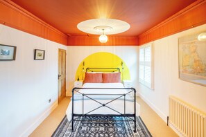 3 Schlafzimmer, Betten mit Memory-Foam-Matratzen, Schreibtisch