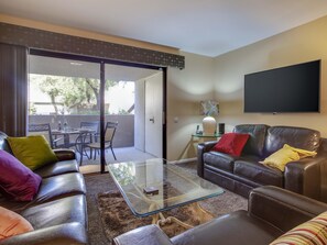 Condo, 2 Bedrooms | Living room