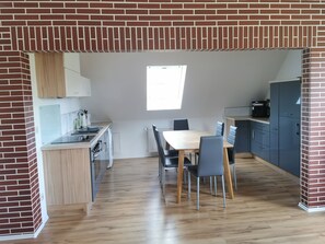 Fridge, microwave, oven, stovetop - Holidays in Sarstedt am Bruchgraben (Sarstedt)