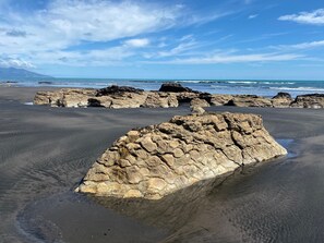 Plage, chaises longues