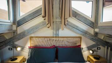 Deluxe suite, en-suite badkamer (Suite Deluxe) | Luxe beddengoed, donzen dekbedden, bedden met traagschuimmatras