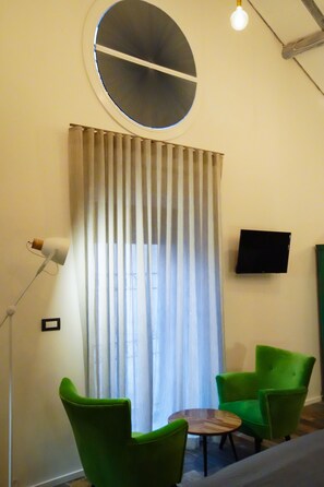 Svit Comfort - eget badrum (Suite Junior) | Vardagsrum | Smart-tv