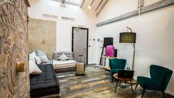 Comfort Suite, Ensuite (Suite Junior) | Premium bedding, down duvets, memory-foam beds, individually decorated