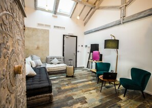 Comfort Suite, Ensuite (Suite Junior) | Premium bedding, down comforters, memory foam beds - Rosso Cortese (Rome)