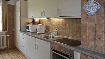 Fridge, microwave, dishwasher