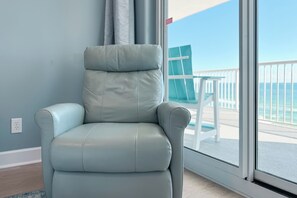 TV - Come Enjoy this luxury condo right on the beach of Gulf Shores! (Gulf Shores)