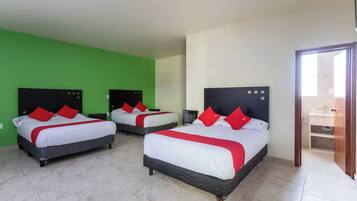 Family Room | Desk, soundproofing, free WiFi, bed sheets