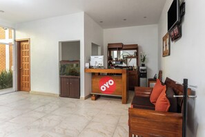 Reception - Capital O Hotel Emperadores Inn, Atlixco (Atlixco)