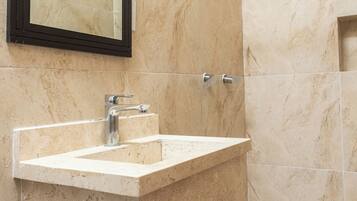 Superior Room | Bathroom