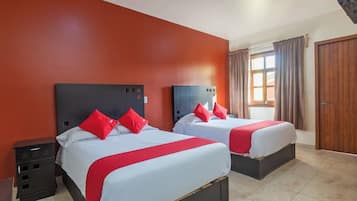 Standard Quadruple Room | Desk, soundproofing, free WiFi, bed sheets