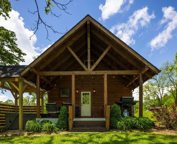 Exterior - Just minutes away from Hocking Hills parks! (New Plymouth)