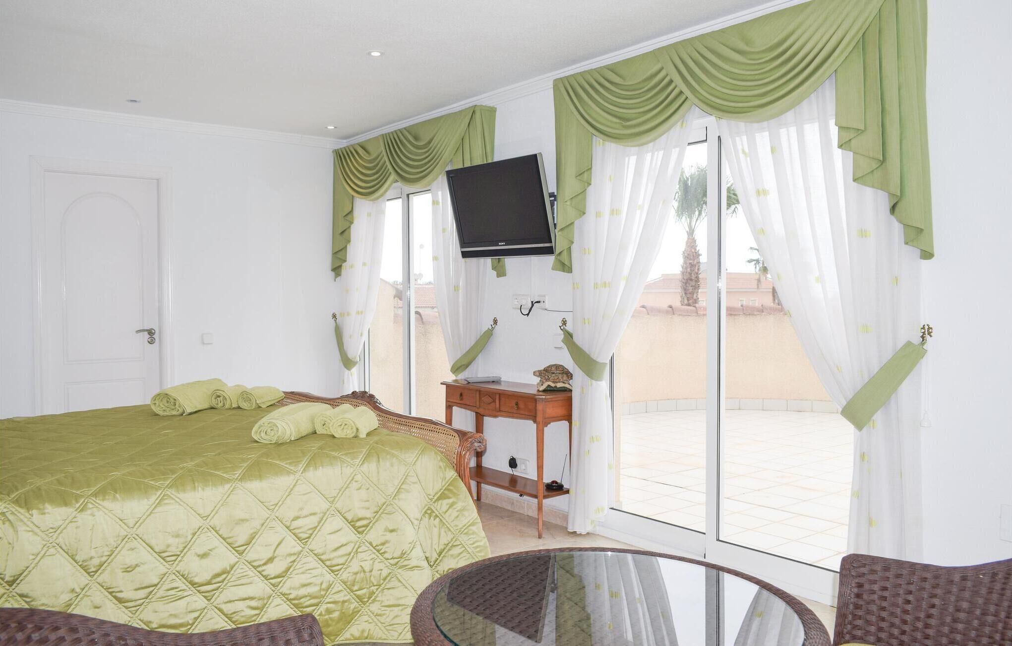 4 slaapkamers, reisbedje, gratis wifi, beddengoed