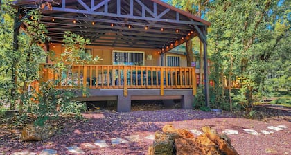 Creekside Retreat - Charming Cabin w/Deck, A/C, Firepit, & Billy Creek View