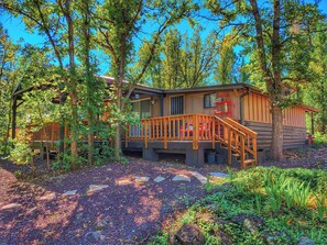 Exterior - Creekside Retreat - Charming Cabin w/Deck, A/C, Firepit, & Billy Creek View (Pinetop-Lakeside)
