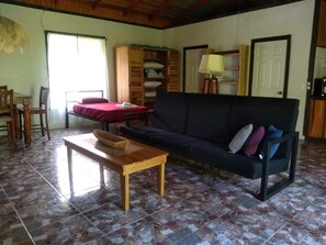 Living area - Comfortable, Spacious Jungle Home with AC (cocles)
