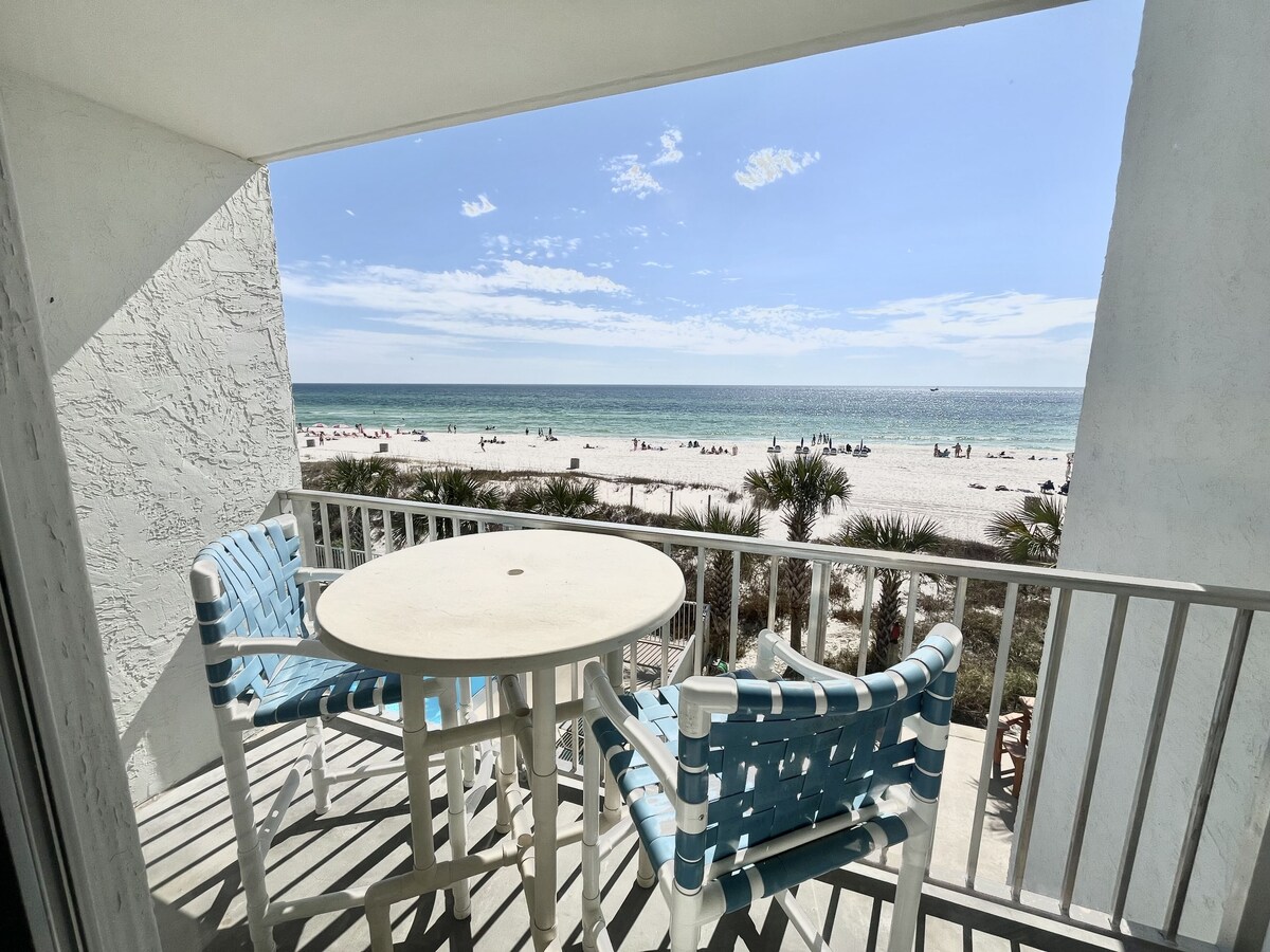 Sea Glass Villa! Gulf front! Pool! Dog friendly! Near Pier Park! Beach loungers!