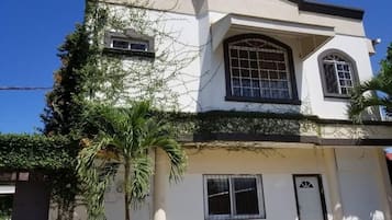 Façana frontal de l'allotjament