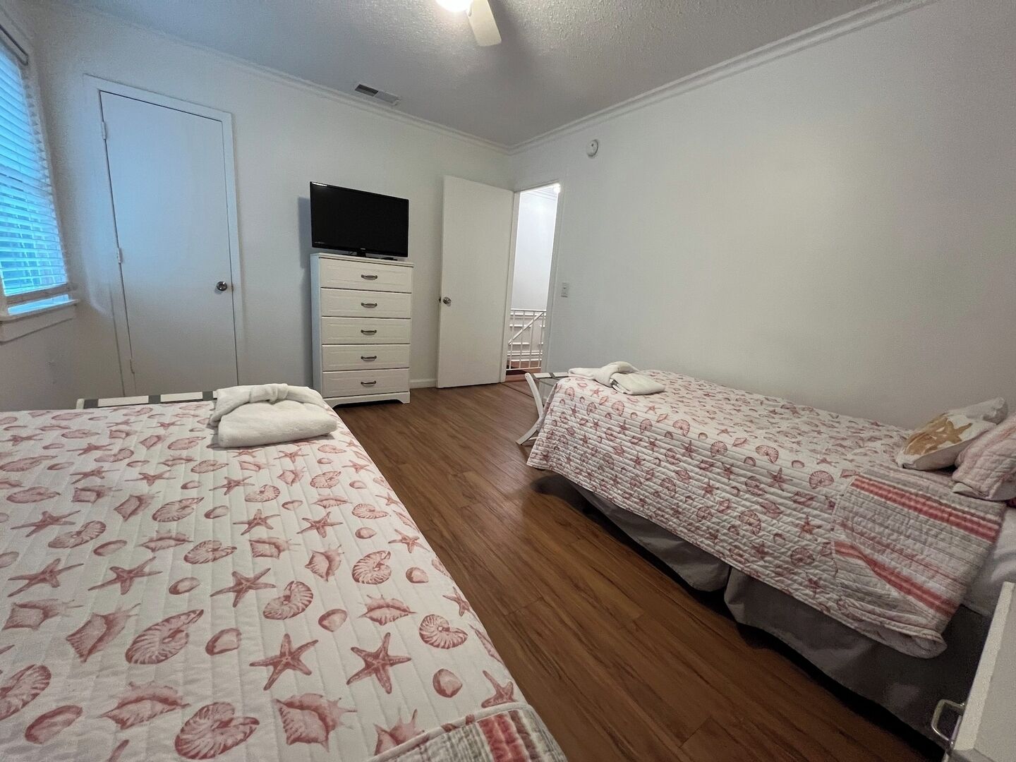 2 bedrooms, iron/ironing board, travel cot, WiFi