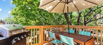 Perfect for Families & Groups - Safe & Near Everything! w/Playground & Parking