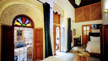 5 bedrooms, desk, free WiFi, bed sheets