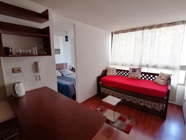 1 habitación, tabla de planchar con plancha, wifi y ropa de cama 