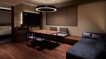 Executive Suite | Living area | Fireplace