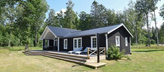 Nice home in Sjötorp with kitchen
