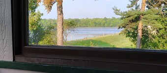 The (DAM HOUSE COMPOUND) Lei ett eller to av identiske 3b-hus.