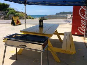 Outdoor dining - Room for 12 people with a view of the sea from th / Kunigami-gun Okinawa (Kunigami-gun)