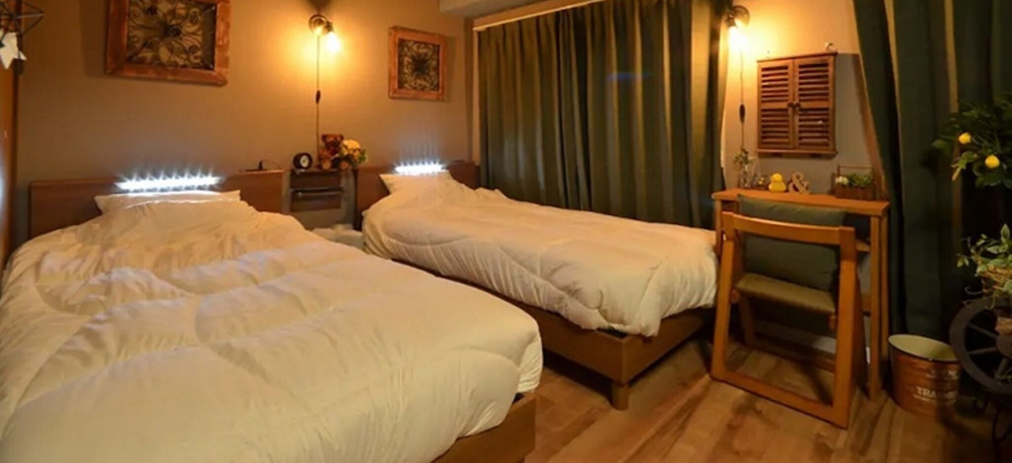 2 室のベッドルーム、WiFi (無料)、ベッドシーツ