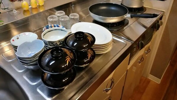 Fridge, microwave, stovetop, cookware/dishes/utensils