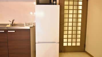 冰箱、微波炉、炉灶、厨具/餐具