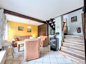 Fernseher, Kamin, Tischfußball