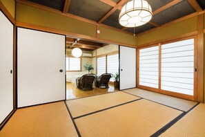 和室 (カップル /ファミリー /女性限定) | デスク、アイロン / アイロン台、WiFi (無料)、ベッドシーツ