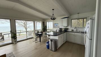 冰箱、微波炉、烤箱、炉灶