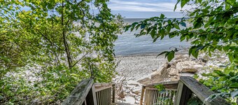 Viehättävä Lakefront mökki w / oma kylpytynnyri, takka ja kauniit auringonlaskunäkymät!