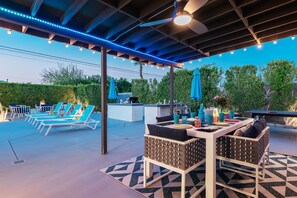 屋外ダイニングエリア