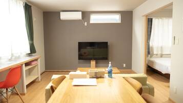 1 bedroom, desk, free WiFi, bed sheets