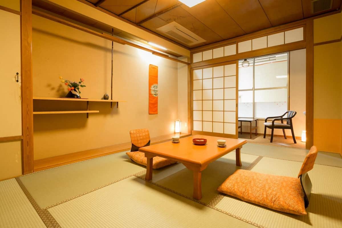 In-room safe, free WiFi, bed sheets