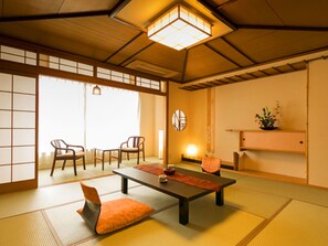 Zimmersafe, kostenloses WLAN, Bettwäsche