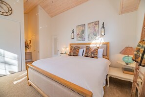 3 室のベッドルーム、WiFi (無料)、ベッドシーツ