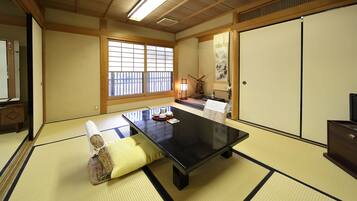 Japanese Style Standard Room with Private Bathroom (ZANGETSU) | Individually decorated, blackout drapes, iron/ironing board, free WiFi