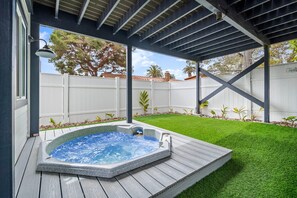 Terrace/patio - Unwind in the spa or walk to the beach! The Sandy Starfish (Del Mar)