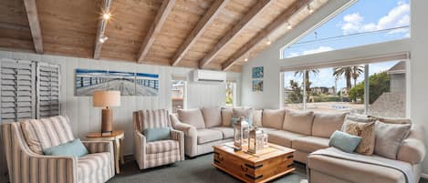 Televisión, reproductor de DVD y estéreo